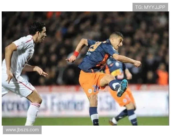 李新翔制造点球 余望点射绝平并伤退